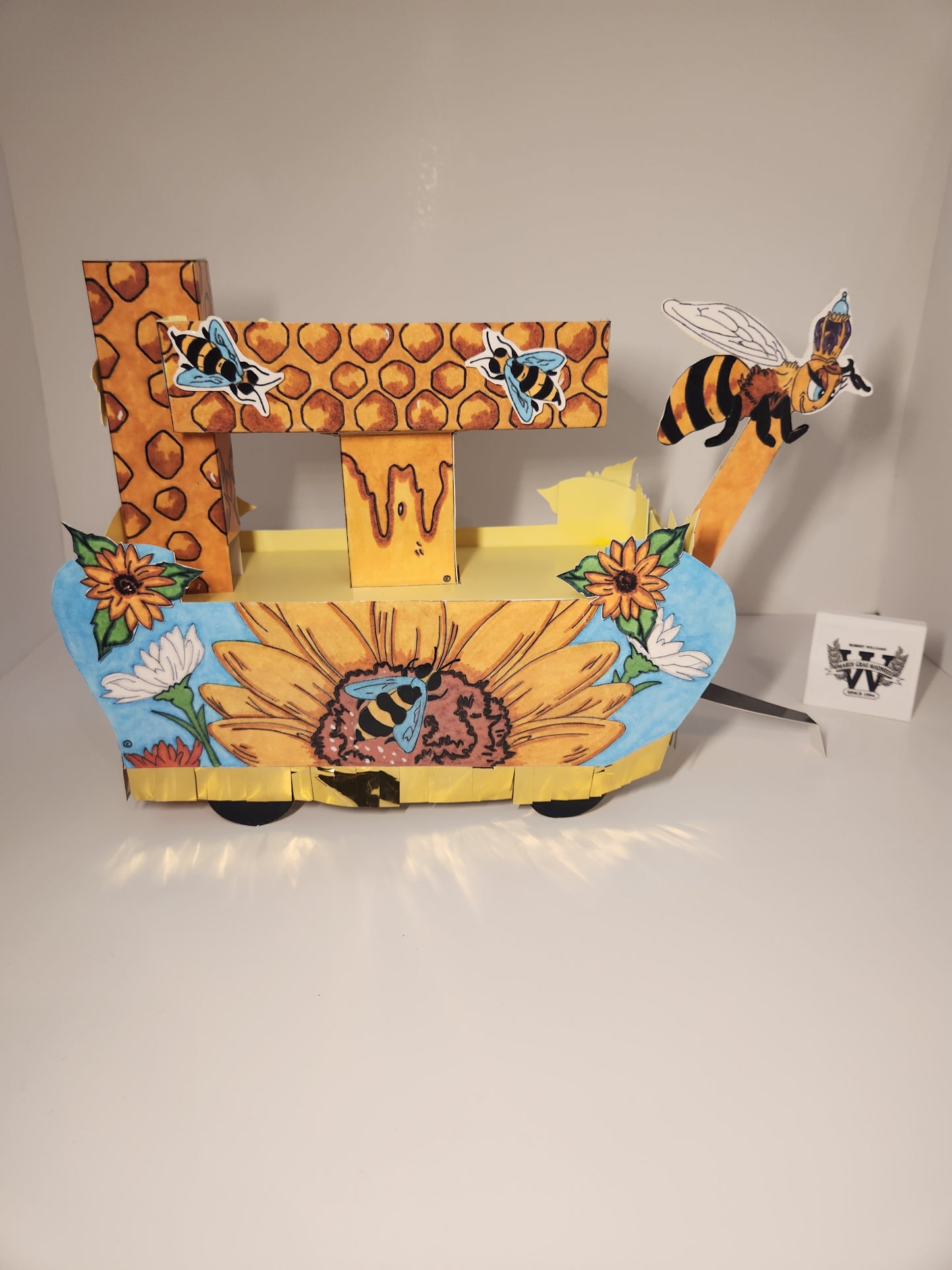 Queen Bee 🐝 New Orleans Style Miniature Double Deck Float Kit